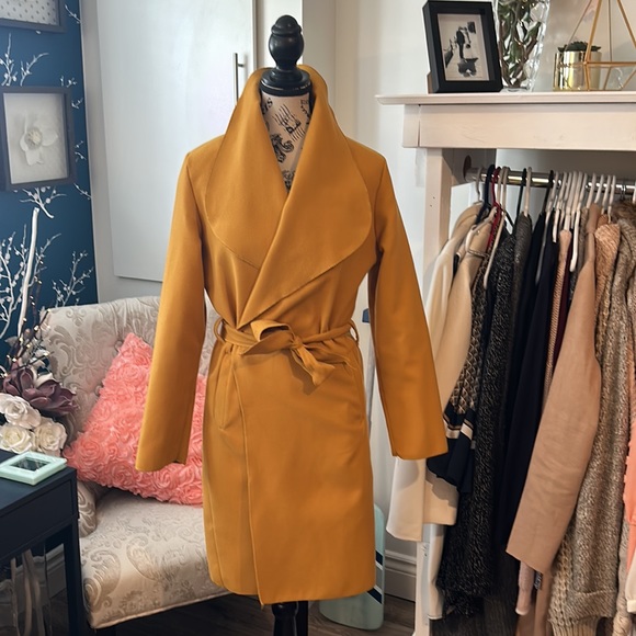 Gorgeous mustard yellow, light weight jacket!! In Size M - Picture 5 of 16